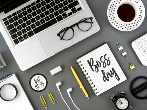 dealing-with-perfectionism-in-everyday-life میز کار کمال گرایانه